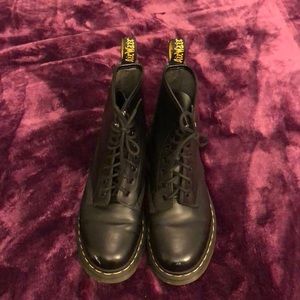 Dr Martens / The Original / 8 eye black boot